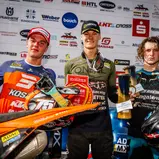 Tageswertung beim ADAC MX Youngster Cup v.l.n.r.: Bradley Mesters ( Niederlande / KTM / Kosak Racing Team ), Edvards Bidzans ( Lettland / Husqvarna / KMP Honda Racing powered by Krettek ) und Rasmus Pedersen ( Dänemark / Yamaha / Rhino Racing Team )