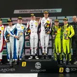 Das Podium: Alexander Schwarzer, Alexander Fach, Nico Hantke, Denis Bulatov, Simon Birch, Leo Pichler, Max Wiskirchen und Jannes Fittje (v.l.)
