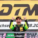 Großer Jubel über den Sieg am Sachsenring bei Ayhancan Güven