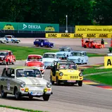 Im Rahmen der Red Bull Rennpappe ging es für 50 Trabanten auf den Sachsenring 