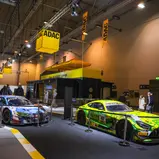 ADAC auf der Essen Motor Show 2022: Links der Audi R8 LMS Evo2, Siegerfahrzeug beim 24h-Rennen Nürburgring und rechts der Mercedes-AMG GT3 von Raffaele Marciello, ADAC GT Masters Champion 2022
