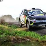 Steile Lernkurve: Claire Schönborn steigerte sich bei ihrer ersten Schotter-Rallye in einem Fronttriebler von Prüfung zu Prüfung