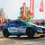 Der aktuelle Meister Marijan Griebel will nach seinem Sulingen-Sieg mit Co-Pilotin Ella Kremer weiter Boden auf die Spitze gut machen