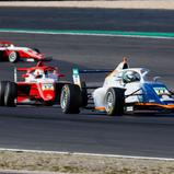 Taylor Barnard (18/GBR/PHM Racing) lieferte sich mit Andrea Kimi Antonelli (15/ITA/Prema Racing) den Zweikampf des ersten Rennens