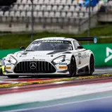 Rang drei ging an Petru Umbrarescu und den früheren DTM-Rennsieger Philip Ellis 