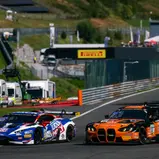 Im Duell auf der Strecke: Der Lamborghini Huracán GT3 Evo 2 von Hirsiger/Zulauf gegen den BMW M4 GT3 Evo von Zimmermann/Fourie