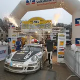 Sieger der schwäbischen Regenspiele: Timo Bernhard und Michael Kölbach im Porsche 911 GT3