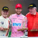Siegerehrung nach Lauf eins: Anton Werner (links, Zweiter), Stefan Mücke (Mitte, Sieger) und René Ruch (rechts. Dritter) feiern ihre Erfolge