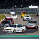 Fast 30 historische Boliden sind mit von der Partie