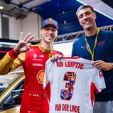 Prominenter Besuch: Kelvin van der Linde mit Fußballer Maxime Estève (l-r)