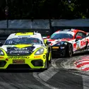 Die beiden Porsche von AVIA W&S Motorsport kämpfen um die Tabellenspitze