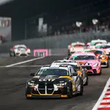 Der BMW von FK Performance Motorsport komplettierte die Top Drei