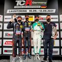 Das Samstagspodium der ADAC TCR Germany auf dem Lausitzring