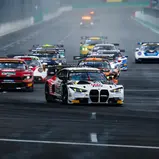 Die BMW-Piloten Sandro und Juliano Holzem führten das Rennen unangefochten an