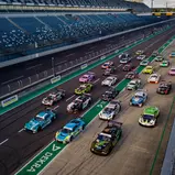Spektakulär: das Starterfeld des ADAC GT Masters 2020