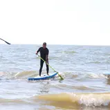 Maximilian Götz, Windsurf-Weltmeister Philip Köster und Albert Costa Balboa beim Ritt über die Nordsee