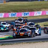 Start zum ersten Rennen des Prototype Cup Germany in Oschersleben: Laurents Hörr führt das Feld an.