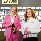 Anna Grubeck (Head of Sportsponsoring bei BWT) und Claudia Wagner (DTM-Geschäftsführerin) (l-r)