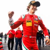 Freude beim neuen Meister der ADAC Formel 4