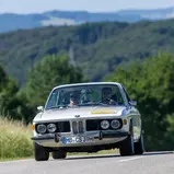 Das Siegerteam der ADAC Deutschland Klassik 2026 war im BMW 3.0 CSI (E9) von 1973 unterwegs