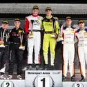 Die Besten des GT60 powered by Pirelli: (v.l.n.r.) Roland Arnold, Luca Arnold, Julian Hanses, Jay Mo Härtling, Ivan Peklin, Konstantin Gutsul. (Foto: GTC Race)