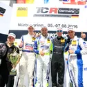 Tom Lautenschlager (r.) feiert Doppelsieg in der ADAC TCR Junior-Wertung