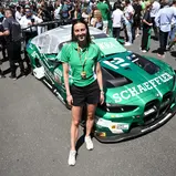 Schwimm-Weltmeisterin Leonie Beck besuchte zum ersten Mal die DTM 