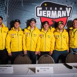 Cheftrainer Marcus Schiffer , Ersatzfahrer Dominique Pascal Thury ( KTM ), Dennis Ullrich ( KTM ), Henry Jacobi ( Honda ), Maximilian Nagl ( Husqvarna ) und Teamchef Wolfgang Thomas