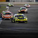 Oskar Lind Kristensen und Lachlan Robinson führten das Rennen im Porsche lange an