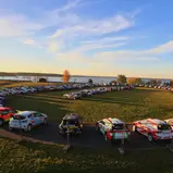90 Fahrzeuge gingen am Bärwalder See an den Start zur Lausitz Rallye