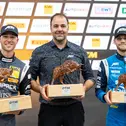 Kelvin van der Linde, Abt CEO Thomas Biermaier und Ricardo Feller (l-r) feierten auf dem Podium