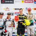 Das Gesamtpodium im ADAC MX Youngster Cup (von links): Mike Gwerder, Gesamtsieger Oriol Oliver, Tabellenführer Cato Nickel und Edvards Bidzans