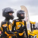 Die gesamte Ausrüstung und die Motorräder werden den Teilnehmern zur Verfügung gestellt.