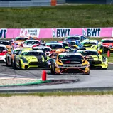 Hugo Sasse begann das Rennen im Aston Martin von der Pole-Position