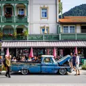 Oldtimer-Fans können das „rollende Museum“ der ADAC Europa Classic 2026 hautnah auf dem US-Car-Festival „Route 66“ in Ruhpolding erleben. (Foto: Ruhpolding Tourismus/Andreas Plenk)