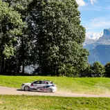 Herrliche Kulisse: Die Corsa Rally Electric zeigten vor dem Panorama des Mont Blanc eine tolle Show