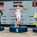 Laurin Heinrich ist weiterhin in der Spitzengruppe des Carrera-Cup-Klassements unterwegs