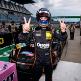 Großer Jubel bei Ben Dörr von McLaren-Team Dörr Motorsport