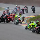 Beim Start übernahm der Italiener Marco Bezzecchi die Führung
