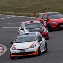 Im NATC finden auch kleinere Rennwagen wie der Renault Clio Cup 3 von Werner Uetrecht (vorne) eine Heimat (Foto: NATC)