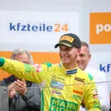 Fabian Vettel auf dem Podium des ADAC GT Masters