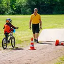 Kennenlernen der Strecke mit dem BMX-Fahrrad