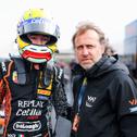 Brando Badoer (15/ITA/Van Amersfoort Racing) kurz vor Rennstart mit seinem Vater, dem ehemaligen Formel-1-Piloten Luca Badoer