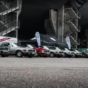 Das Markenclubareal verwandelt die Osttribüne in ein Freilicht-Museum aus Chrom und Blech (Foto: Mercedes-Benz R/C 107 SL-Club Deutschland e.V.)