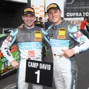 Im ADAC GT Masters holte der ehemalige Förderfahrer Marvin Kirchhöfer (r.) seinen zweiten Saisonsieg
