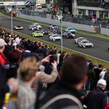 Die Zuschauer sahen im ersten ADAC GT Masters Rennen des Jahres eine tolle Show