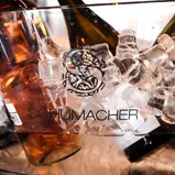 Das Sortiment von Schumacher Wines umfasst Weiß-, Rosé- und Rotweine sowie ausgewählte Schaumweine.