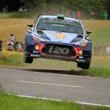 Spektakuläre Action gehört zu den Markenzeichen der ADAC Rallye Deutschland. 