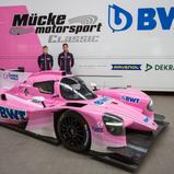 Nico Göhler und Gustavo Kiryla zusammen mit dem Duqueine D08 (Foto: BWT Mücke Motorsport)