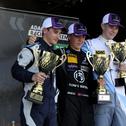 Siegerehrung nach Lauf zwei im ADAC Tourenwagen Junior Cup (v.l.n.r.): Maxim Felix Dacher (Zweiter), Storm Gjerdrum (Sieger), Finn Niklas Wollnik (Dritter) (Foto: ADAC Tourenwagen Junior Cup)